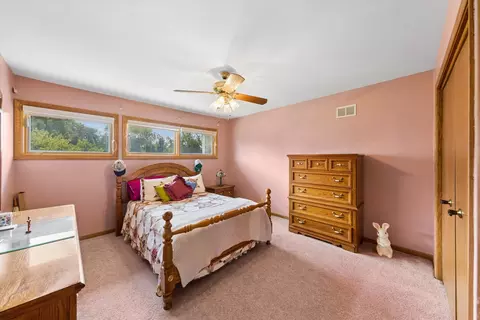 Bedroom - 453 81st St, Burr Ridge, IL 60527 photo 4 of 5