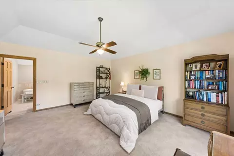 Bedroom - 453 81st St, Burr Ridge, IL 60527 photo 2 of 5