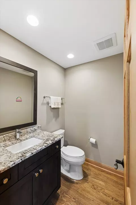 Bath - 453 81st St, Burr Ridge, IL 60527 photo 1 of 6