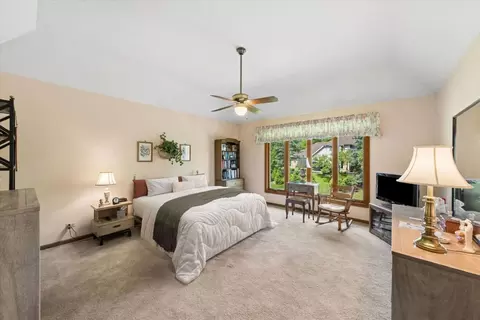 Bedroom - 453 81st St, Burr Ridge, IL 60527 photo 1 of 5
