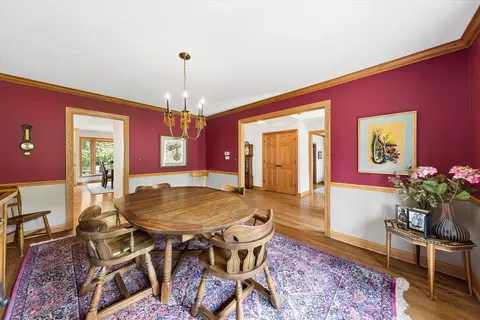 Dining - 453 81st St, Burr Ridge, IL 60527 photo 3 of 3