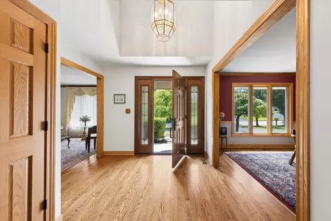 Entry Way - 453 81st St, Burr Ridge, IL 60527 photo 2 of 6