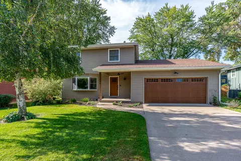 1245 Denniston Ave, Bettendorf, IA 52722