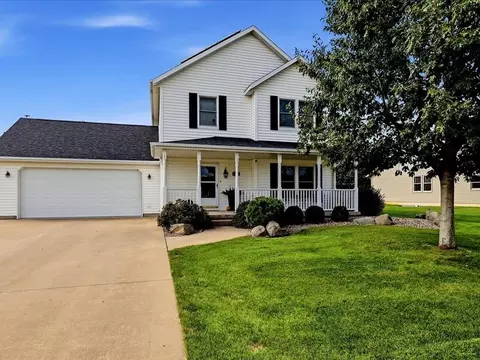 802 W Farmland Dr, Maquoketa, IA 52060