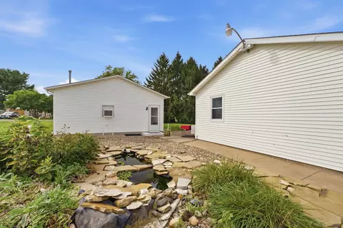 Exterior - 100 5th St, Sherrard, IL 61281 photo 3 of 9
