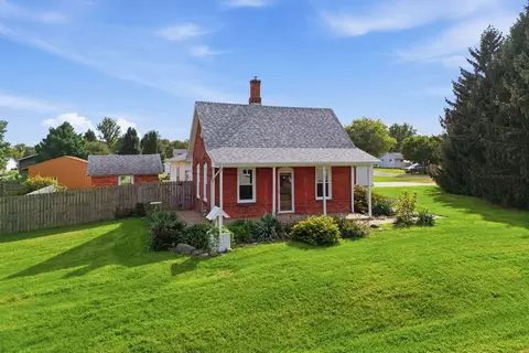 Exterior - 100 5th St, Sherrard, IL 61281 photo 1 of 9