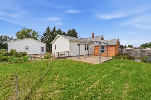 Exterior - 100 5th St, Sherrard, IL 61281 photo 4 of 9