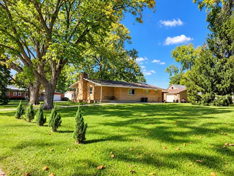 Exterior - 402 E 19th St, Sterling, IL 61081 photo 2 of 2