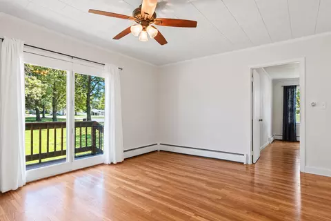 Living - 402 E 19th St, Sterling, IL 61081 photo 1 of 3