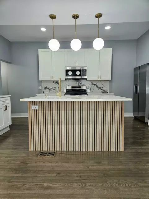 Kitchen - 234 W 105th Pl, Chicago, IL 60628 photo 7 of 11
