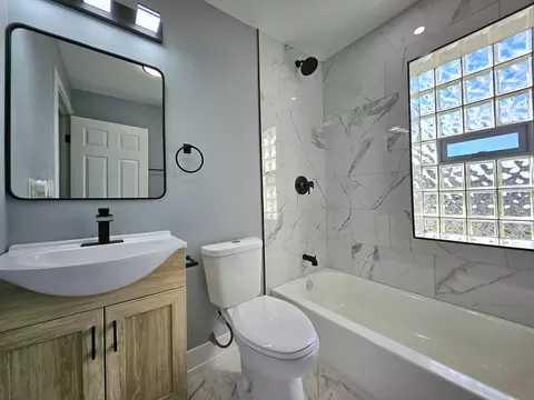 Bath - 234 W 105th Pl, Chicago, IL 60628 photo 5 of 8