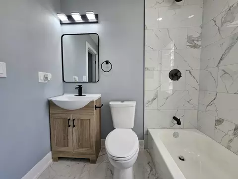 Bath - 234 W 105th Pl, Chicago, IL 60628 photo 4 of 8