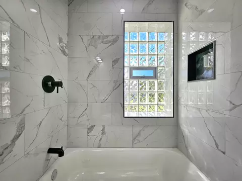 Bath - 234 W 105th Pl, Chicago, IL 60628 photo 3 of 8