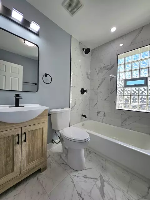 Bath - 234 W 105th Pl, Chicago, IL 60628 photo 2 of 8