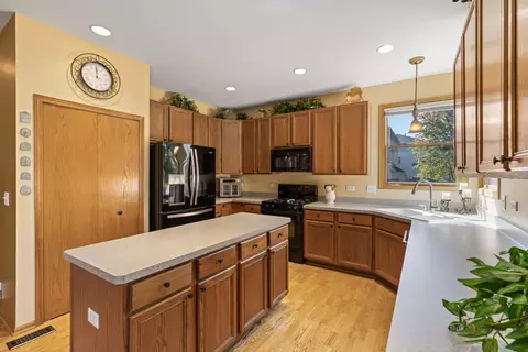 Kitchen - 1490 Pheasant Trail Ct, Hoffman Estates, IL 60192 photo 4 of 5
