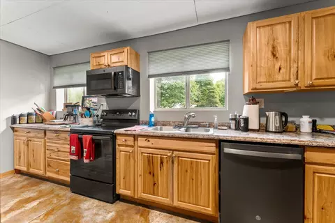 Kitchen - 7302 River Rd, Iuka, IL 62849 photo 2 of 2