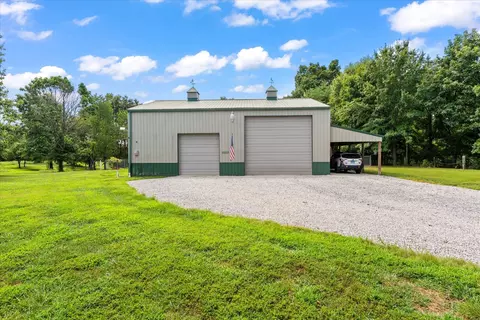 Exterior - 7302 River Rd, Iuka, IL 62849 photo 3 of 5