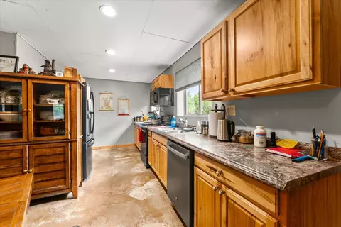 Kitchen - 7302 River Rd, Iuka, IL 62849 photo 1 of 2