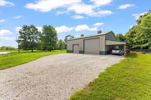 Exterior - 7302 River Rd, Iuka, IL 62849 photo 4 of 5