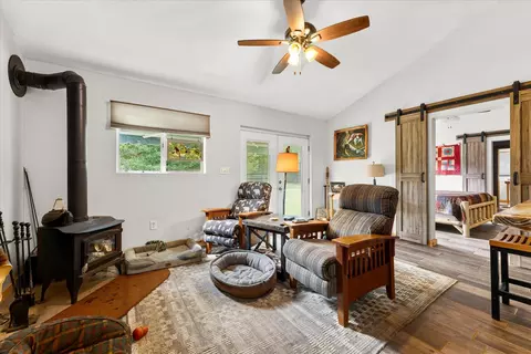 Living - 7302 River Rd, Iuka, IL 62849 photo 1 of 3