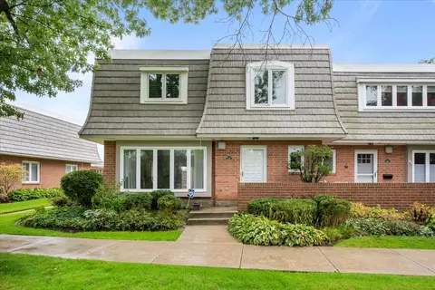 1440 Concorde Cir, Highland Park, IL 60035