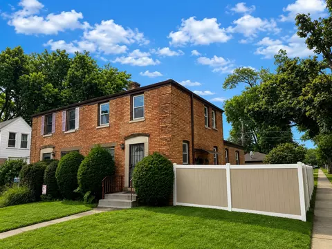 1693 Linden St, Des Plaines, IL 60018