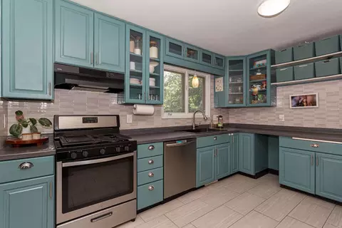 Kitchen - 31 Park Ave, Park View, IA 52748 photo 1 of 4