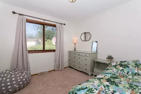 Bedroom - 31 Park Ave, Park View, IA 52748 photo 4 of 6