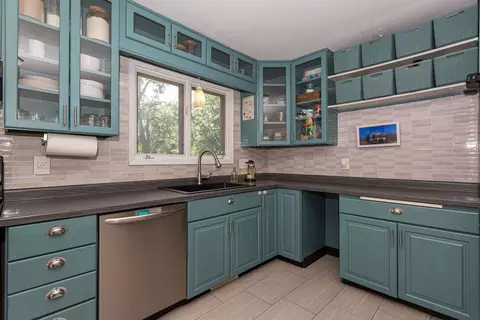 Kitchen - 31 Park Ave, Park View, IA 52748 photo 2 of 4