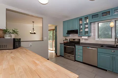 Kitchen - 31 Park Ave, Park View, IA 52748 photo 3 of 4