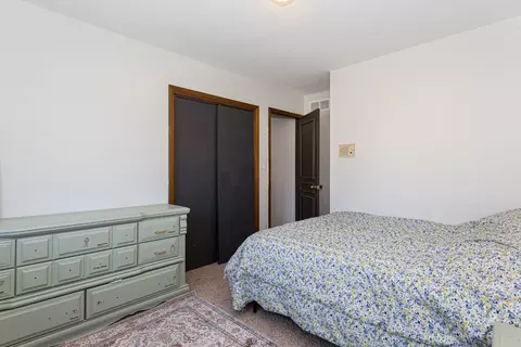 Bedroom - 31 Park Ave, Park View, IA 52748 photo 5 of 6