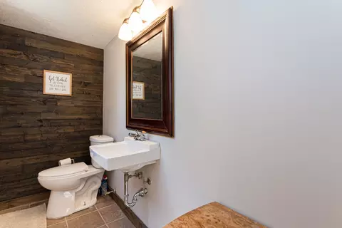 Bath - 31 Park Ave, Park View, IA 52748 photo 3 of 3