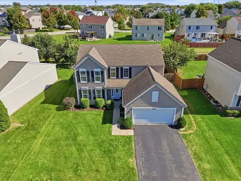 706 Silver Fox Dr, Joliet, IL 60431