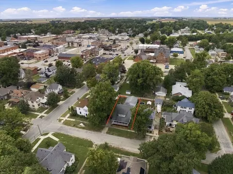 311 E Jefferson St, Clinton, IL 61727