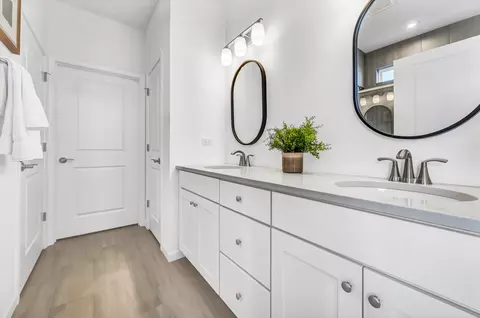 Bath - 3338 Fulshear Cir, Aurora, IL 60503 photo 1 of 3