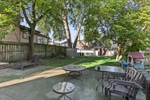 Exterior - 10330 S Artesian Ave, Chicago, IL 60655 photo 4 of 5
