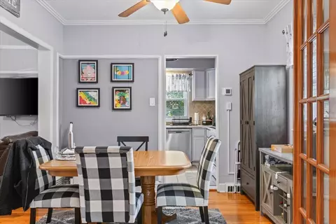 Dining - 10330 S Artesian Ave, Chicago, IL 60655 photo 3 of 3