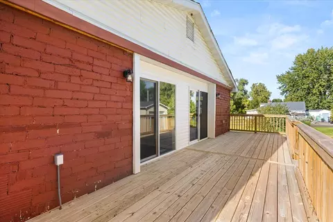 Exterior - 702 4th Ave, Ottawa, IL 61350 photo 6 of 9