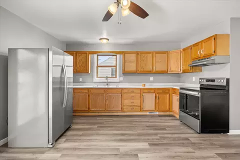 Kitchen - 702 4th Ave, Ottawa, IL 61350 photo 4 of 4