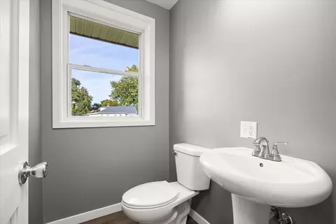 Bath - 702 4th Ave, Ottawa, IL 61350 photo 1 of 6