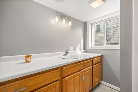 Bath - 702 4th Ave, Ottawa, IL 61350 photo 6 of 6