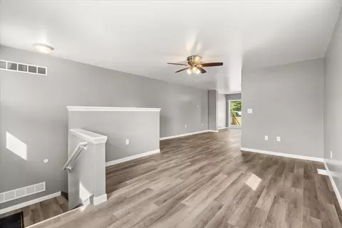 Living - 702 4th Ave, Ottawa, IL 61350 photo 6 of 9