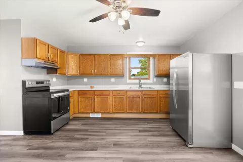 Kitchen - 702 4th Ave, Ottawa, IL 61350 photo 2 of 4