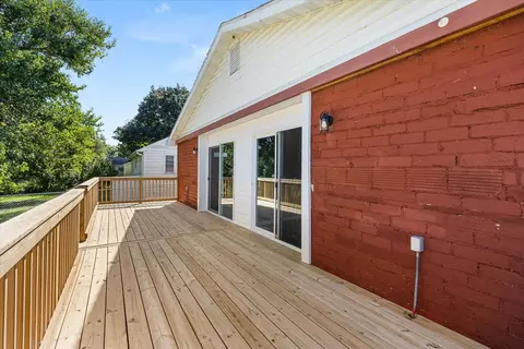 Exterior - 702 4th Ave, Ottawa, IL 61350 photo 8 of 9