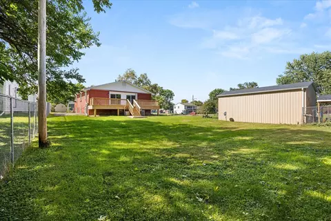 Exterior - 702 4th Ave, Ottawa, IL 61350 photo 5 of 9
