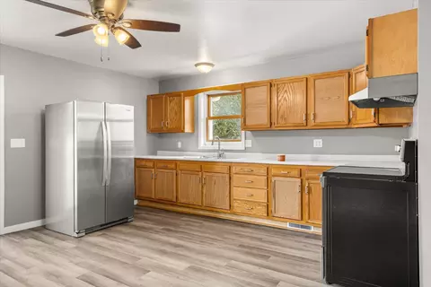 Kitchen - 702 4th Ave, Ottawa, IL 61350 photo 3 of 4