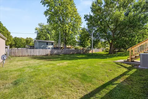 Exterior - 702 4th Ave, Ottawa, IL 61350 photo 4 of 9