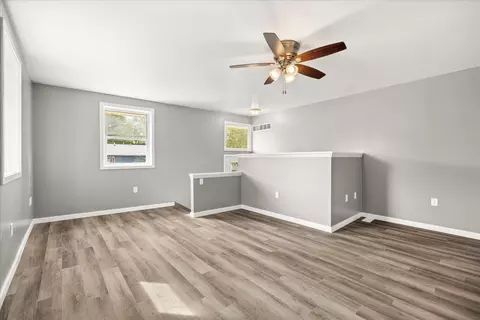 Living - 702 4th Ave, Ottawa, IL 61350 photo 7 of 9