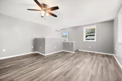 Living - 702 4th Ave, Ottawa, IL 61350 photo 2 of 9