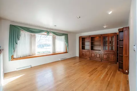Living - 3843 Springdale Ave, Glenview, IL 60025 photo 6 of 8